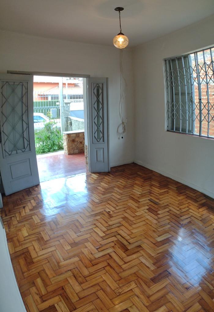 CASA 3 QUARTOS AO LADO DA PISCINA DOS DEMOCRATICOS