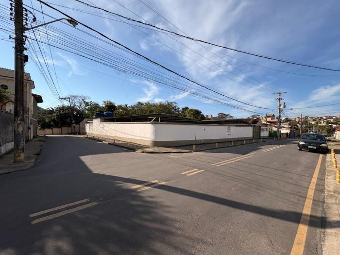 EXCELENTE E AMPLO PONTO COMERCIAL